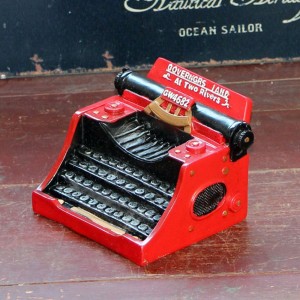 Vintage Κουμπαράς σε σχήμα Γραφομηχανής